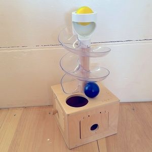 Slide and seek ball run